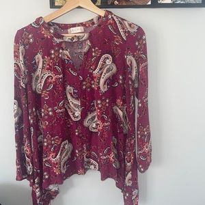 Altar’d State size Small Paisley Top with Keyhole Front 😍